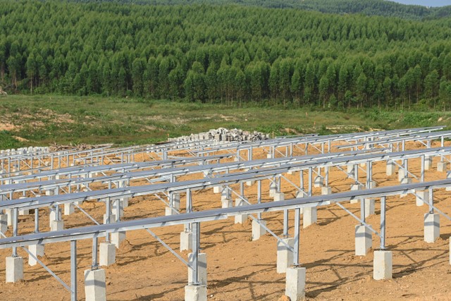 Ilustrasi pemanfaatan energi solar yang bersih dan terjangkau. Foto: Hafidz Mubarak A/ANTARA FOTO