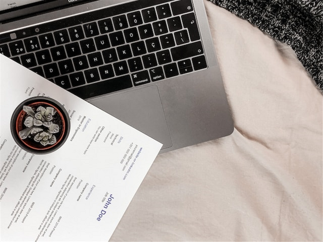 Ilustrasi cara membuat CV ats gratis. Foto: unsplash.com/JoaoFerrao.