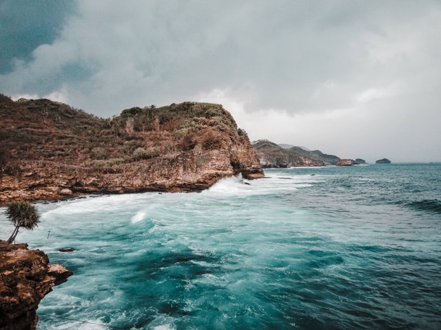 Ilustrasi Pantai Ngobaran. Unsplash/Aaron Kiru.