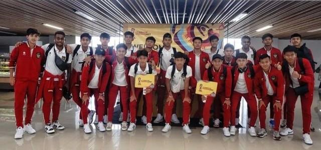 Timnas U17 Indonesia saat tiba di Bandara Juanda Surabaya, Jumat (3/11). Foto: Istimewa