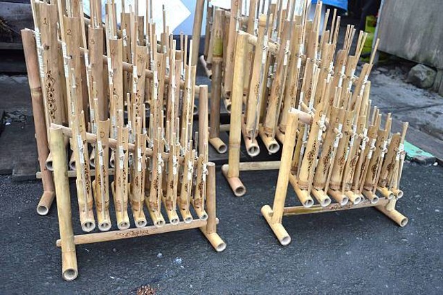 Ilustrasi sejarah Saung Angklung Udjo. Sumber foto : Unsplash @antoni_halim