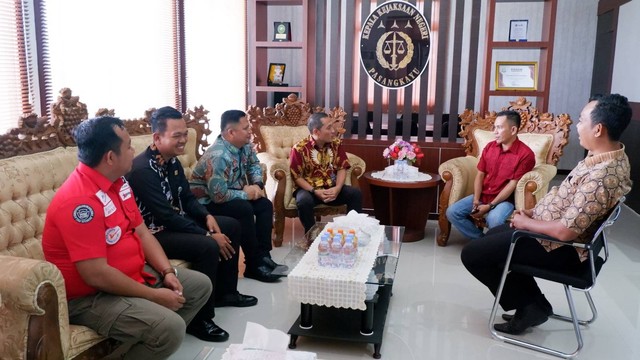 Perkuat Sinergi, Kepala Rutan Pasangkayu Lakukan Kunjungan ke Kejaksaan Negeri Kabupaten Pasangkayu. Foto: Rutan Pasangkayu/dok (04/11)