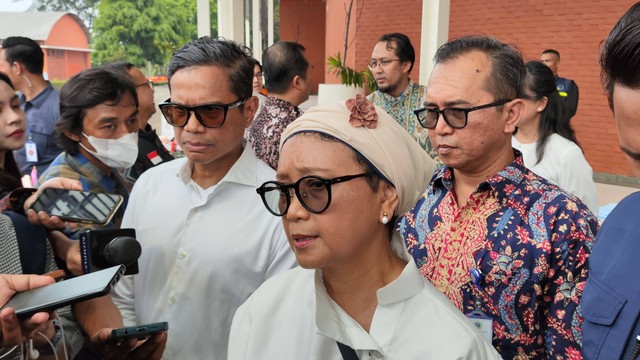 Menlu Retno Marsudi di Lanud Halim Perdanakusuma, Jakarta, Sabtu (4/11/2023). Foto: Jonathan Devin/kumparan