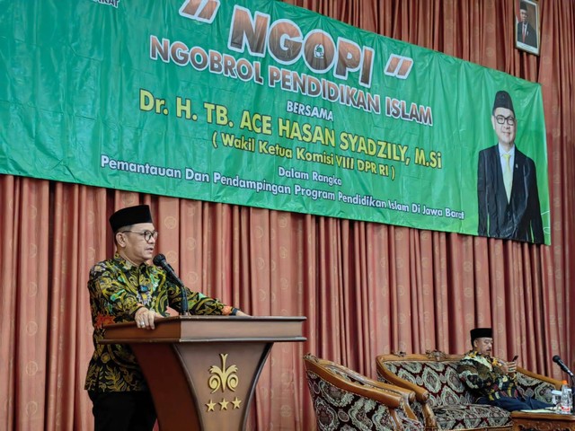 Wakil Ketua Komisi VIII DPR RI, Ace Hasan Syadzili saat memberikan sambutan dalam acara Ngopi (Ngobrol Pendidikan Islam). Foto: Istimewa