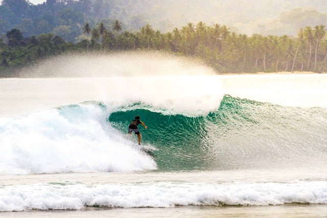 Tempat selancar terkenal di Bali. Foto hanya ilustrasi. Sumber: Unsplash/james donaldson