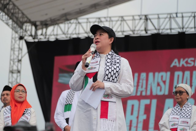 Ketua DPR RI Puan Maharani di menyampaikan pidatonya di Aksi Bela Palestina di Monas, Minggu (5/11/2023). Foto: Iqbal Firdaus/kumparan