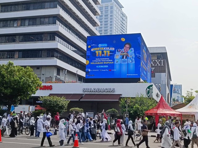 Starbucks Sarinah tutup pada Minggu (5/11/2023). Foto: Hedi/kumparan