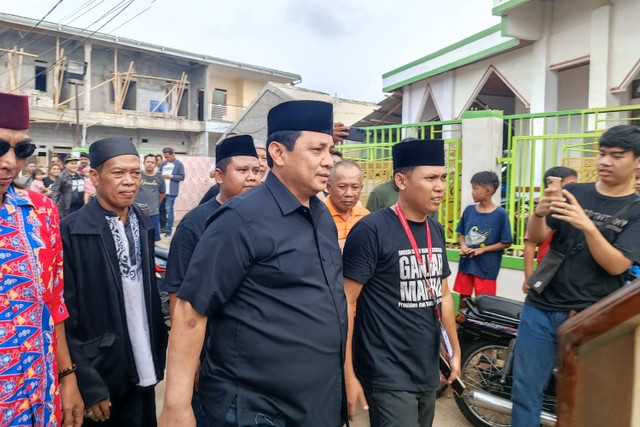 Gatot Eddy Pramono di Kampung Sawah, Cilincing, Jakarta Utara, Minggu (5/11/2023).  Foto: Hedi/kumparan