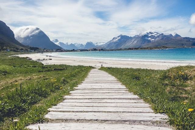 Ilustrasi Pantai Greweng. Sumber foto: Unsplash/Julien Lavallee