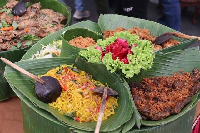 Ilustrasi Angkringan Enak di Jogja. Sumber foto: Unsplash/Mufid Majnun