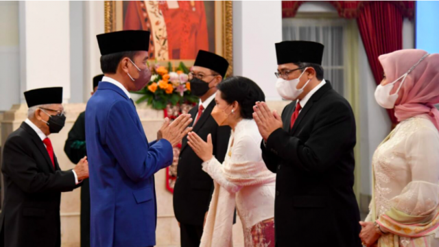 Presiden Jokowi melantik Kepala dan Wakil Kepala Otorita IKN, Bambang Susantono dan Dhony Rahajoe, pada Kamis, 10 Maret 2022. Foto: BPMI Setpres/Kementerian PAN-RB