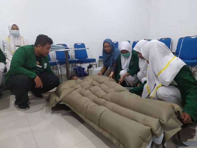 Heating blanket, inovasi 5 mahasiswa Unusa. Foto-foto: Masruroh/Basra