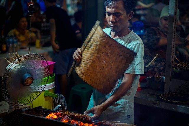 Ilustrasi Kuliner Malam Bali. Unsplash/Peter George.