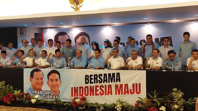 Pengumuman TKN Prabowo-Gibran di Ballrom Hotel Grand Kemang, Jakarta Selatan, Senin (6/11). Foto: Zamachsyari/kumparan