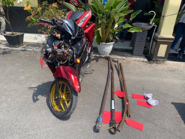 2 Pelaku Aniaya Remaja di Bandar Lampung Ditangkap, 4 Besi Jadi Barang Bukti (2)