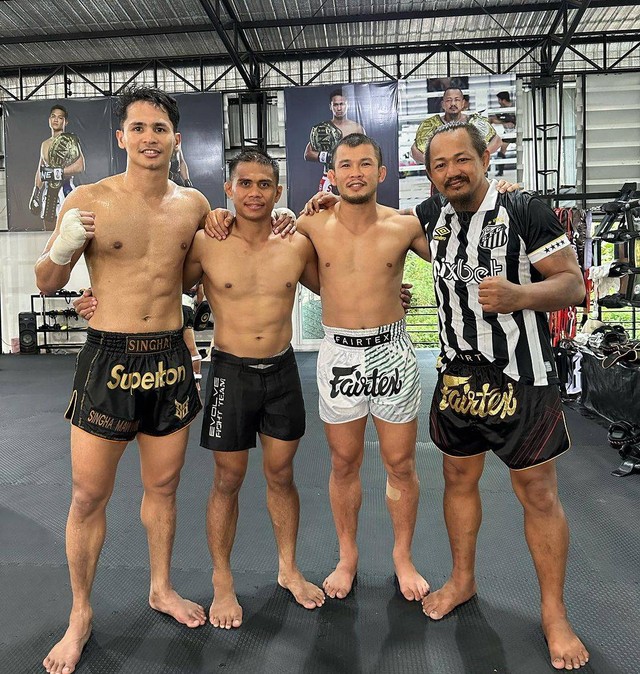 Eko Roni Saputra berlatih bersama Superbon dan Nong-O di Bangkok. Foto: @ekoroni162/instagram