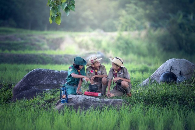 Ilustrasi anggota pramuka yang mengenakan baju berwarna cokelat. Foto: PIxabay