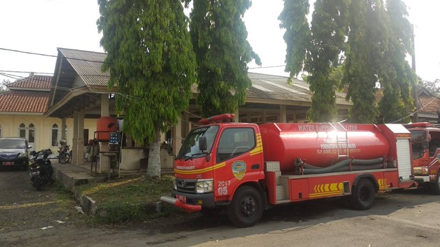 Damkar Kota Tasikmalaya di Depo Ikan Foto: kumparan