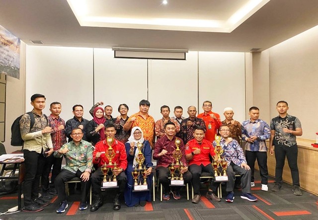 Fahutan IPB Beri Penghargaan Program Udara Bersih dan Pengendalian Karhutla