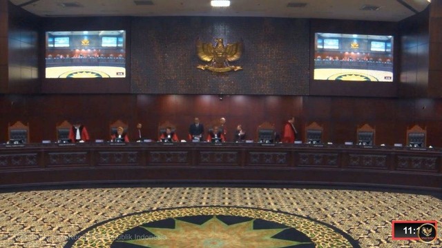 Anwar Usman tak pimpin sidang MK usai putusan MKMK. Foto: Youtube/Mahkamah Konstitusi RI