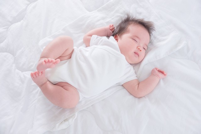 Ilustrasi bayi tidur. Foto: all_about_people/Shutterstock