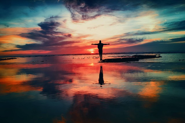 Pengertian ikhlas dalam kehidupan. Foto: Unsplash/Mohamed Nohassi