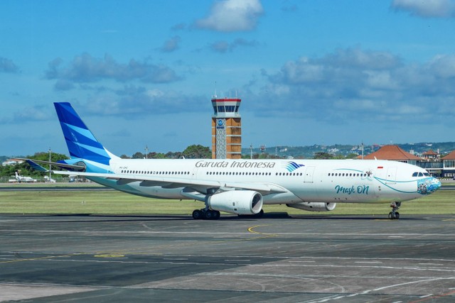 Pesawat Garuda Indonesia. Foto: Gilang Putraditya Purba/Shutterstock