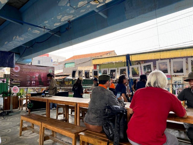 Suasana acara pameran foto dan diskusi "Puisi Tanpa Kata" Karya Tatan Daniel. (Foto: Vintasya Hilda Kauri Pinontoan)