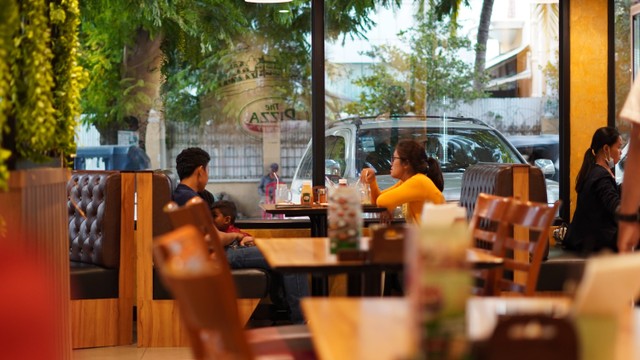 Tempat makan keluarga di Denpasar, foto hanya ilustrasi: Unsplash/Vanna Phon