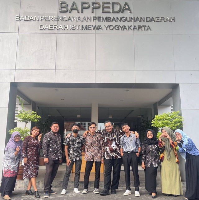 Foto bersama karyawan Bidang Perencanaan BAPPEDA DIY