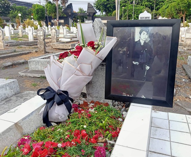 Makam Letnan Achijat di Taman Makam Pahlawan (TMP) Ngagel Surabaya. Foto: Masruro/Basra