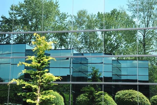 Ilustrasi pengertian green building, sumber foto: unsplash.com/Wonderlane