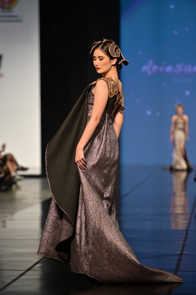 Salah satu busana yang dipamerkan di Jogja Fashion Week (JFW). Foto: istimewa