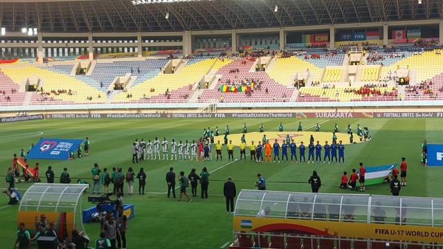 Mali vs Uzbekistan dalam matchday pertama Piala Dunia U-17 di Stadion Manahan, Solo, pada Jumat (10/11/2023). Foto: Tim kumparan