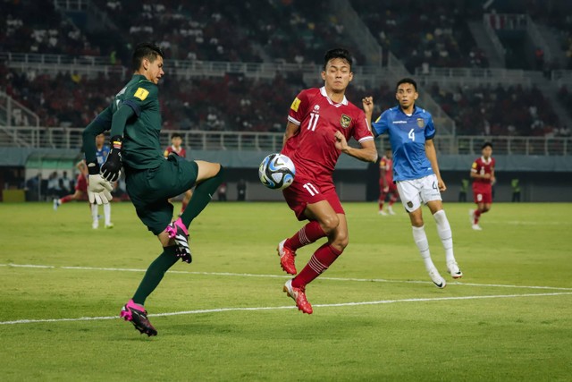 Timnas Indonesia melawan Timnas Ekuador pada laga Grup A Piala Dunia U-17 2023 di Stadion Gelora Bung Tomo, Surabaya, Jawa Timur, Jumat (10/11/2023). Foto: Jamal Ramadhan/kumparan