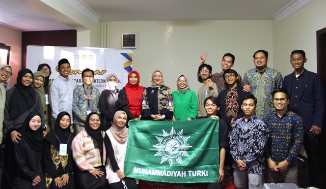 Dosen Farmasi Universitas Ahmad Dahlan (UAD) Sosialisasikan Gangguan Depresi pada Mahasiswa Indonesia di Ankara, Turki (Dok. Istimewa)