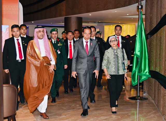 Presiden Jokowi tiba di Riyadh untuk hadiri KTT luar biasa OKI. Foto: Dok. Setpres