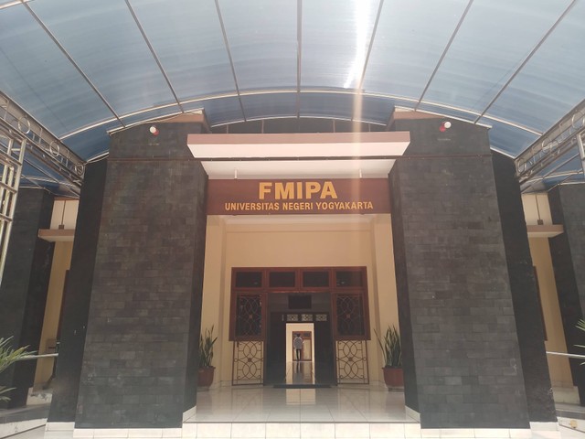 Gedung Dekanat FMIPA UNY. Foto: Resti Damayanti/Pandangan Jogja