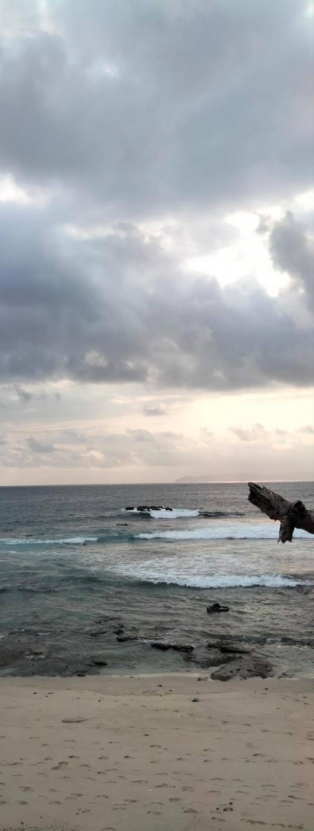 Pantai Papuma: Surga Tersembunyi di Ujung Selatan Jember