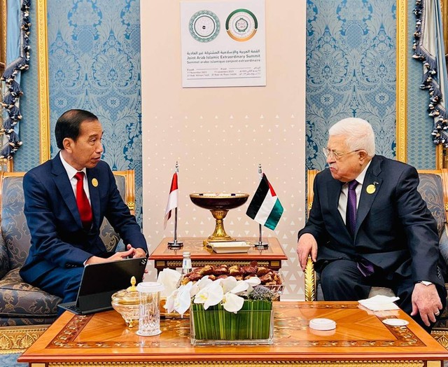 Presiden Jokowi bertemu Presiden Palestina Mahmoud Abbas di Riyadh, Arab Saudi, Sabtu (11/11). Dok. Biro Pers Sekretariat Presiden