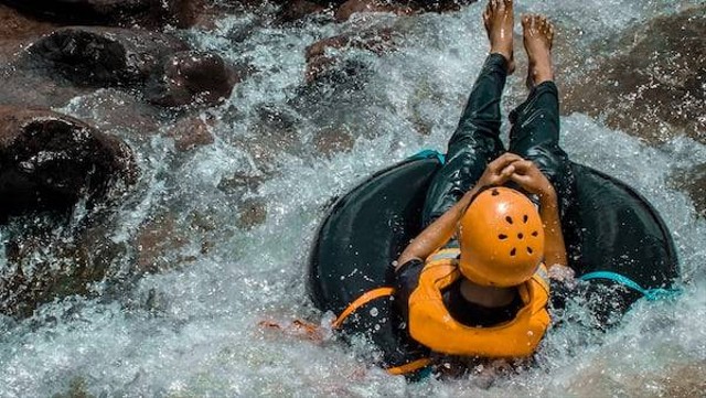 Ilustrasi Wisata Outbound Bandung. Sumber: Unsplash|Ricky Mulki