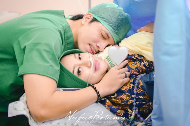 Aurel Hermansyah dan Atta Halilintar sambut kelahiran buah hatinya yang kedua.
 Foto: Instagram/@attahalilintar
