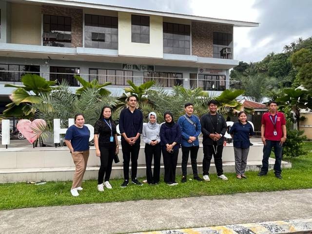 Dokumentasi saya dan rekan rekan saya ketika mengunjungi MSU-IIT NMPC Housing ( anak perusahaan Koperasi MSU-IIT NMPC).