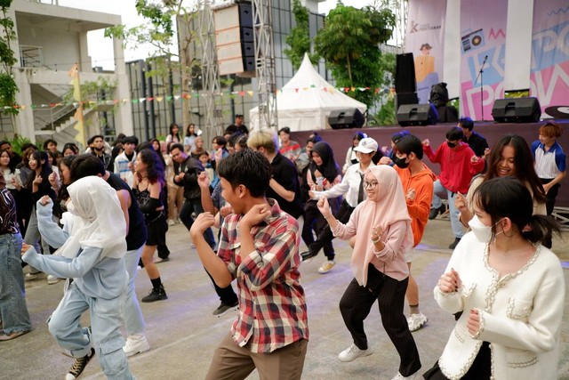 Para peserta antusias mengikuti K-Pop Power 2023 di Gaia Mall Pontianak. Foto: Dok. Gaia Mall Pontianak