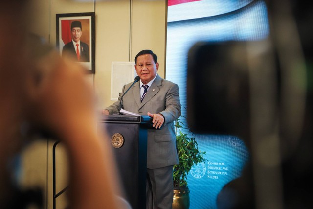 Bacapres Prabowo Subianto menghadiri acara Pidato Calon Presiden dengan tema Strategi Politik Luar Negeri yang digagas oleh CSIS di kawasan Tanah Abang, Jakarta, Senin (13/11/2023). Foto: Iqbal Firdaus/kumparan