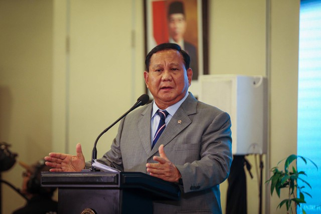 Bacapres Prabowo Subianto menghadiri acara Pidato Calon Presiden dengan tema Strategi Politik Luar Negeri yang digagas oleh CSIS di kawasan Tanah Abang, Jakarta, Senin (13/11/2023). Foto: Iqbal Firdaus/kumparan