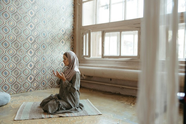 Doa masuk rumah adalah bacaan doa yang dilafalkan oleh umat Islam ketika memasuki rumah. Foto: Pexels.com