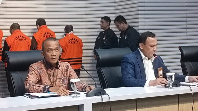 Kpk Jerat Pj Bupati Sorong Dan Kepala Bpk Papua Barat Tersangka Suap