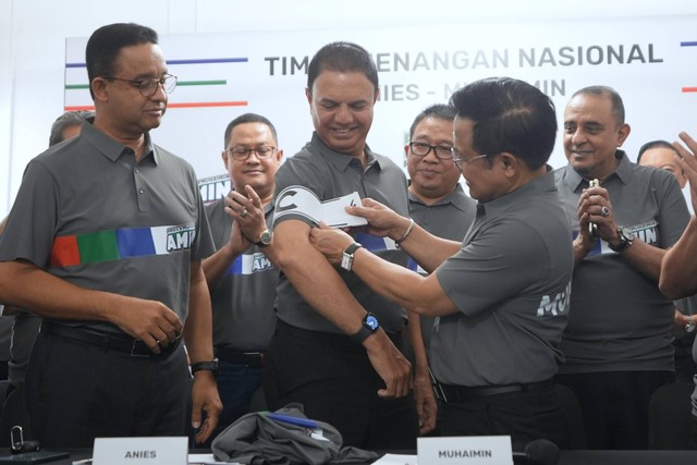 Anies Baswedan dan Muhaimin Iskandar memperkenalkan Timnas Pemenangan AMIN, Selasa (14/11/2023). Foto: Dok. Istimewa