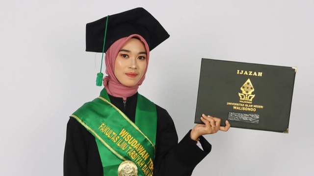 Nilal Muna Fatmawati, wisudawan terbaik Prodi Pendidikan Islam Anak Usia Dini FITK UIN Walisongo. Foto: Dok. Kemenag